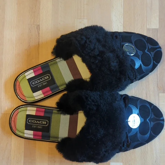 Coach Designer Carra Black Faux Fur Slip-On Slipper Shoes W/ Logo Charm Luxe - Picture 8 of 8